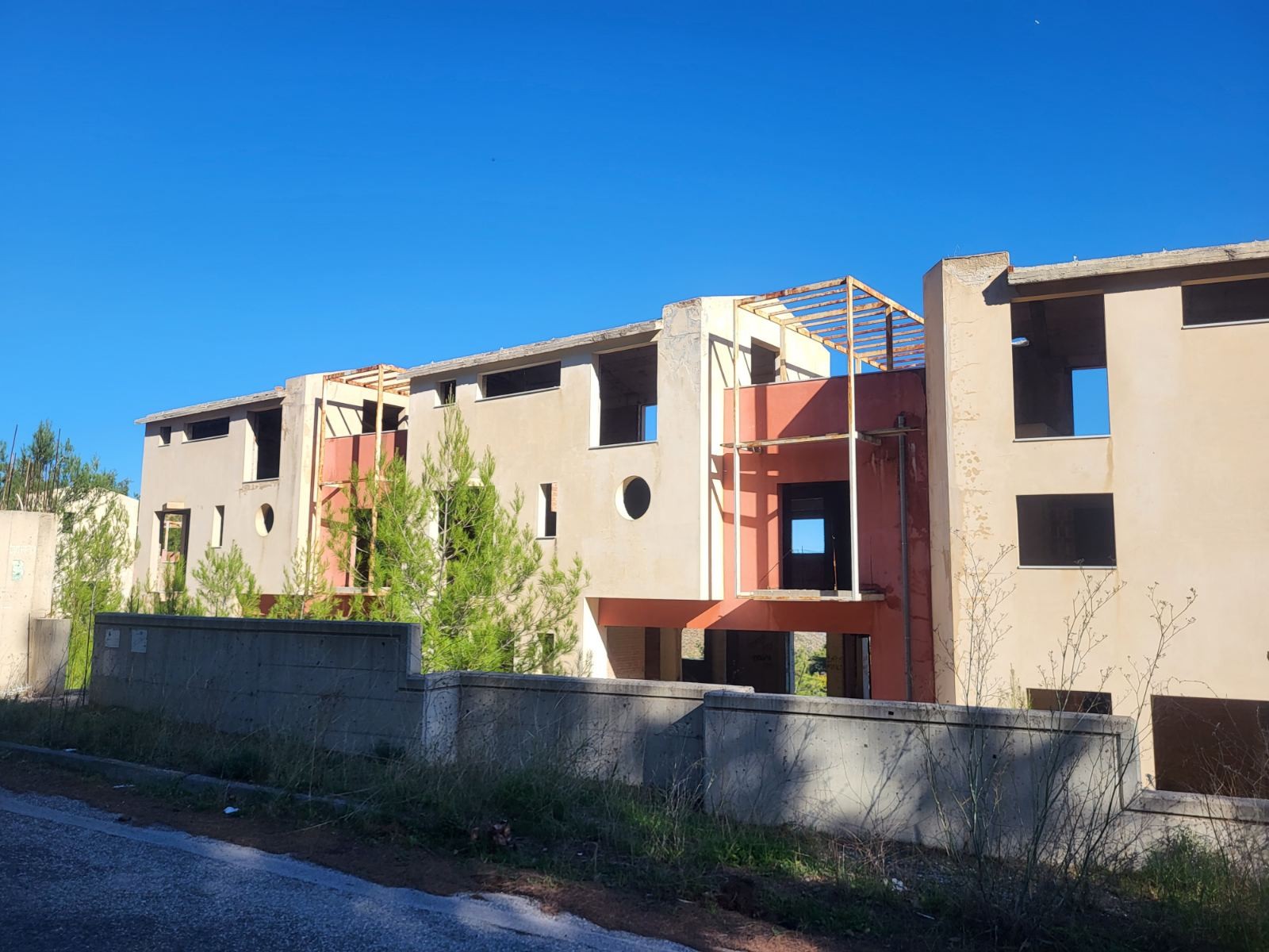 Οικόπεδο με κτίσμα 1556.59 τ.μ. σε πλειστηριασμό Δήμος Διονύσου