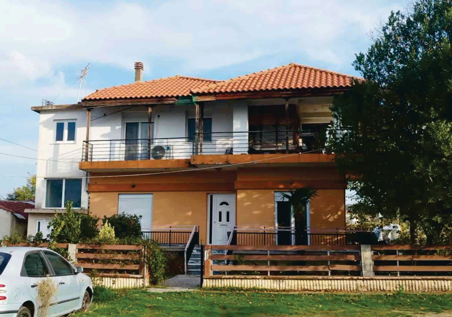 photo1