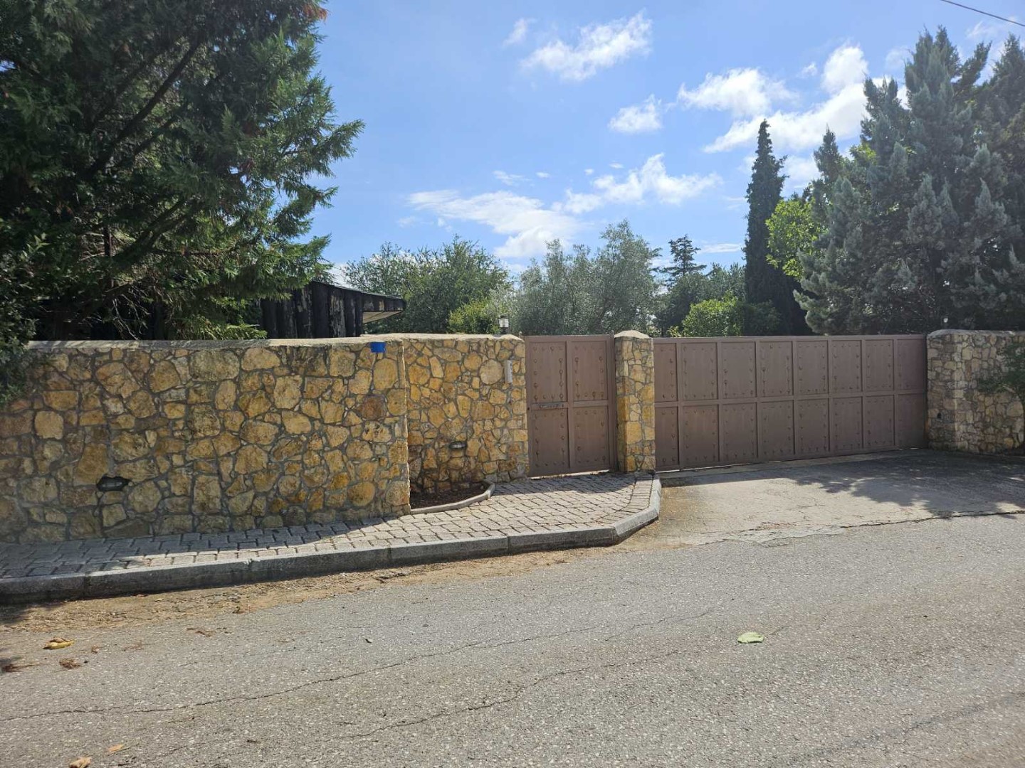 Οικόπεδο με κτίσμα 5498 τ.μ. σε πλειστηριασμό Δήμος Ωρωπού