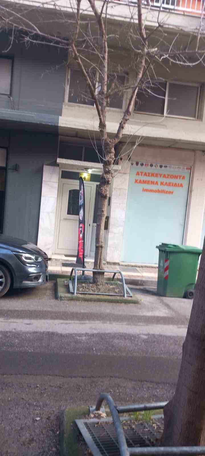 photo1