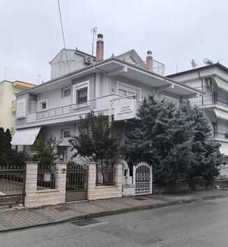 photo1