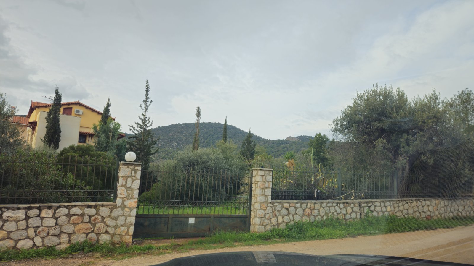 photo1