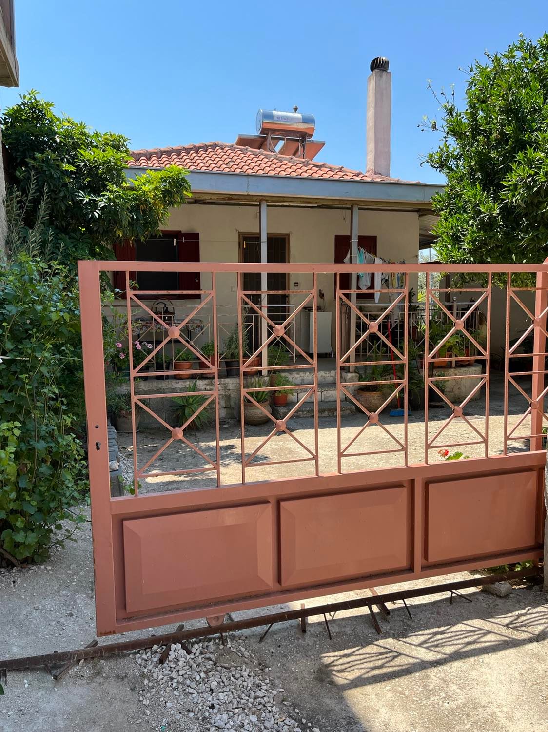 Οικόπεδο με κτίσμα  σε πλειστηριασμό Δήμος Κορινθίων