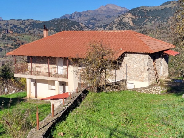 Οικόπεδο με κτίσμα  σε πλειστηριασμό Δήμος Καλαβρύτων