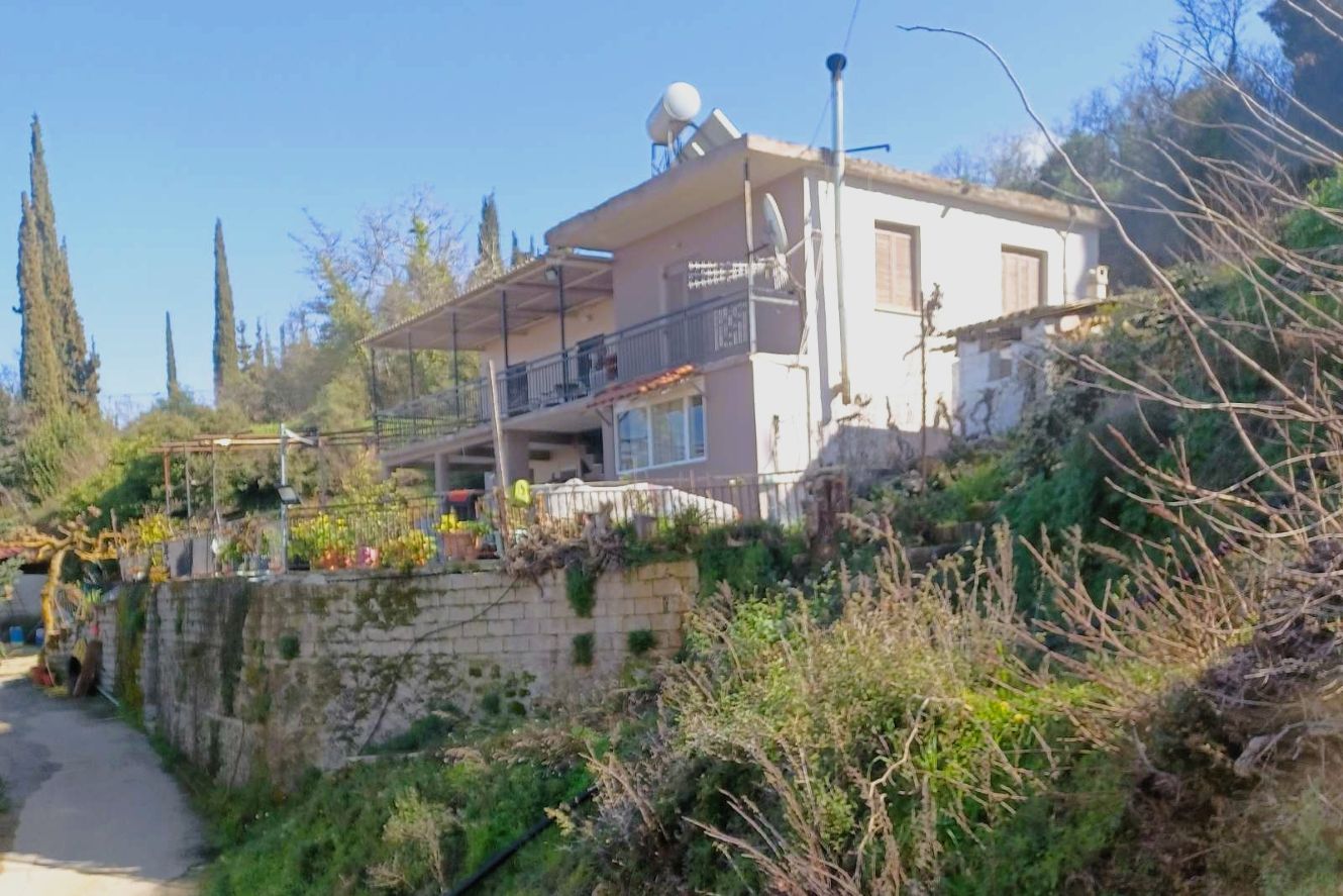 Οικόπεδο με κτίσμα  σε πλειστηριασμό Δήμος Ξυλοκάστρου - Ευρωστίνης