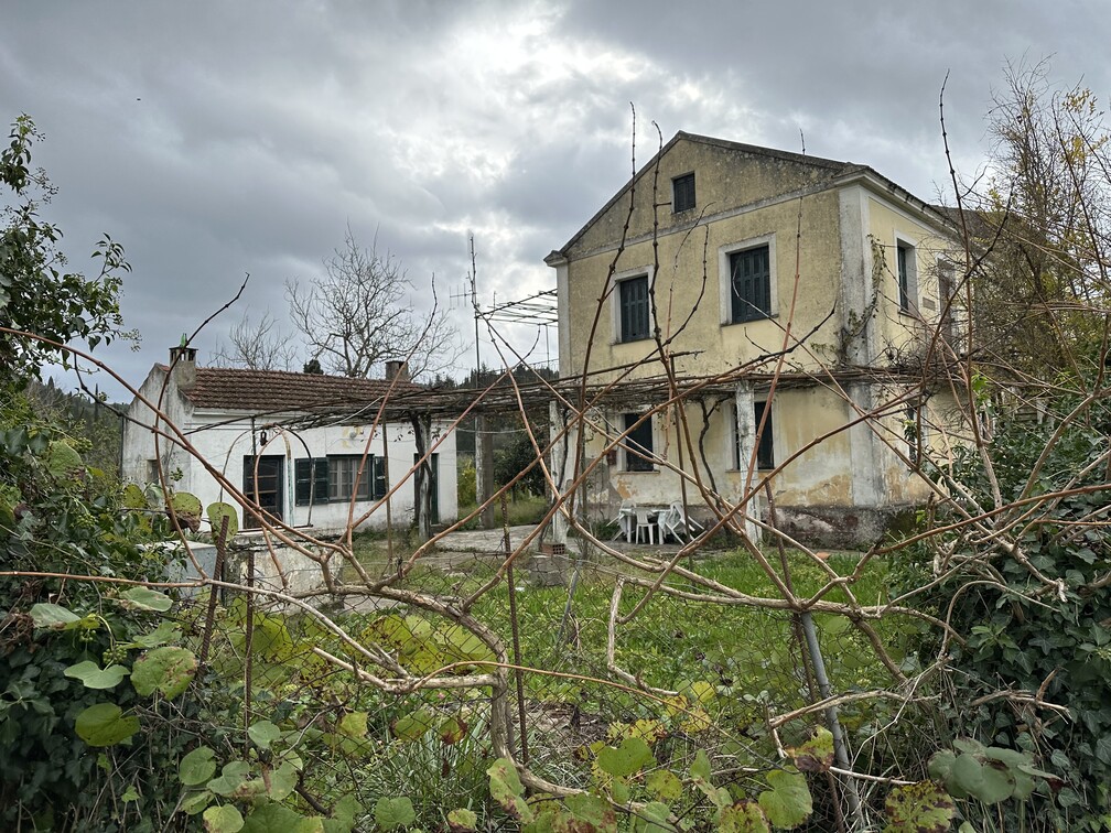 Οικόπεδο με κτίσμα  σε πλειστηριασμό Δήμος Κέρκυρας