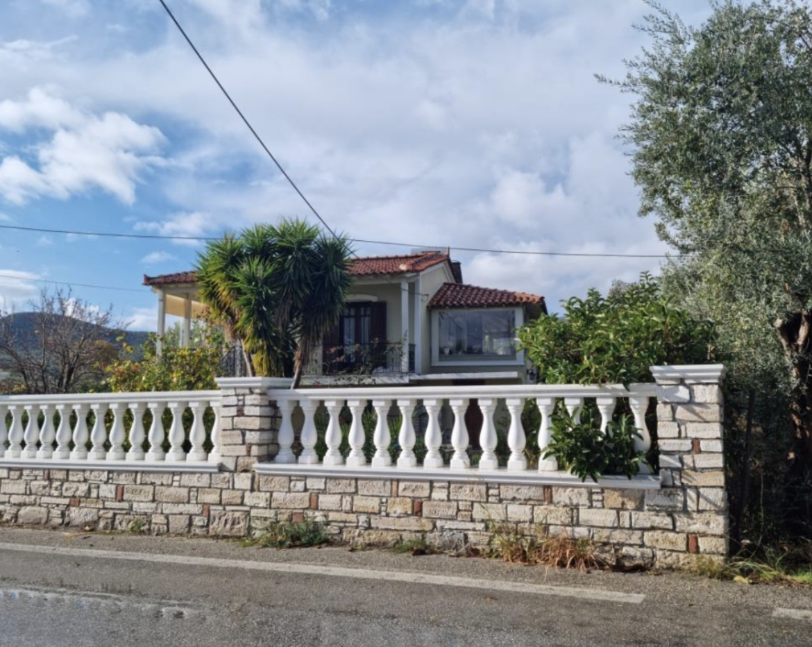 Αγροτεμάχιο με κτίσμα  σε πλειστηριασμό Δήμος Σάμου