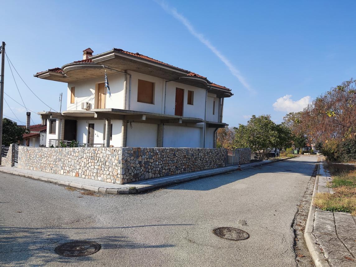Οικόπεδο με κτίσμα  σε πλειστηριασμό Δήμος Σερβίων - Βελβεντού