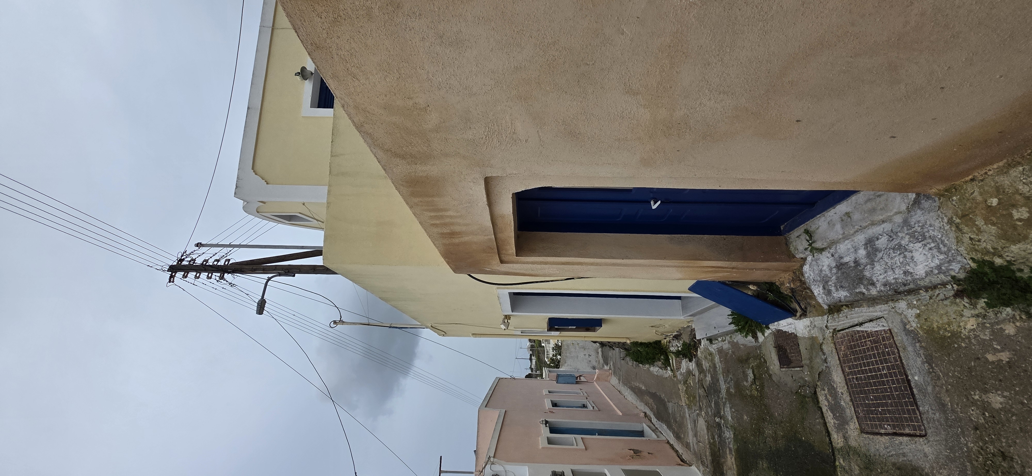 Οικόπεδο με κτίσμα  σε πλειστηριασμό Δήμος Θήρας