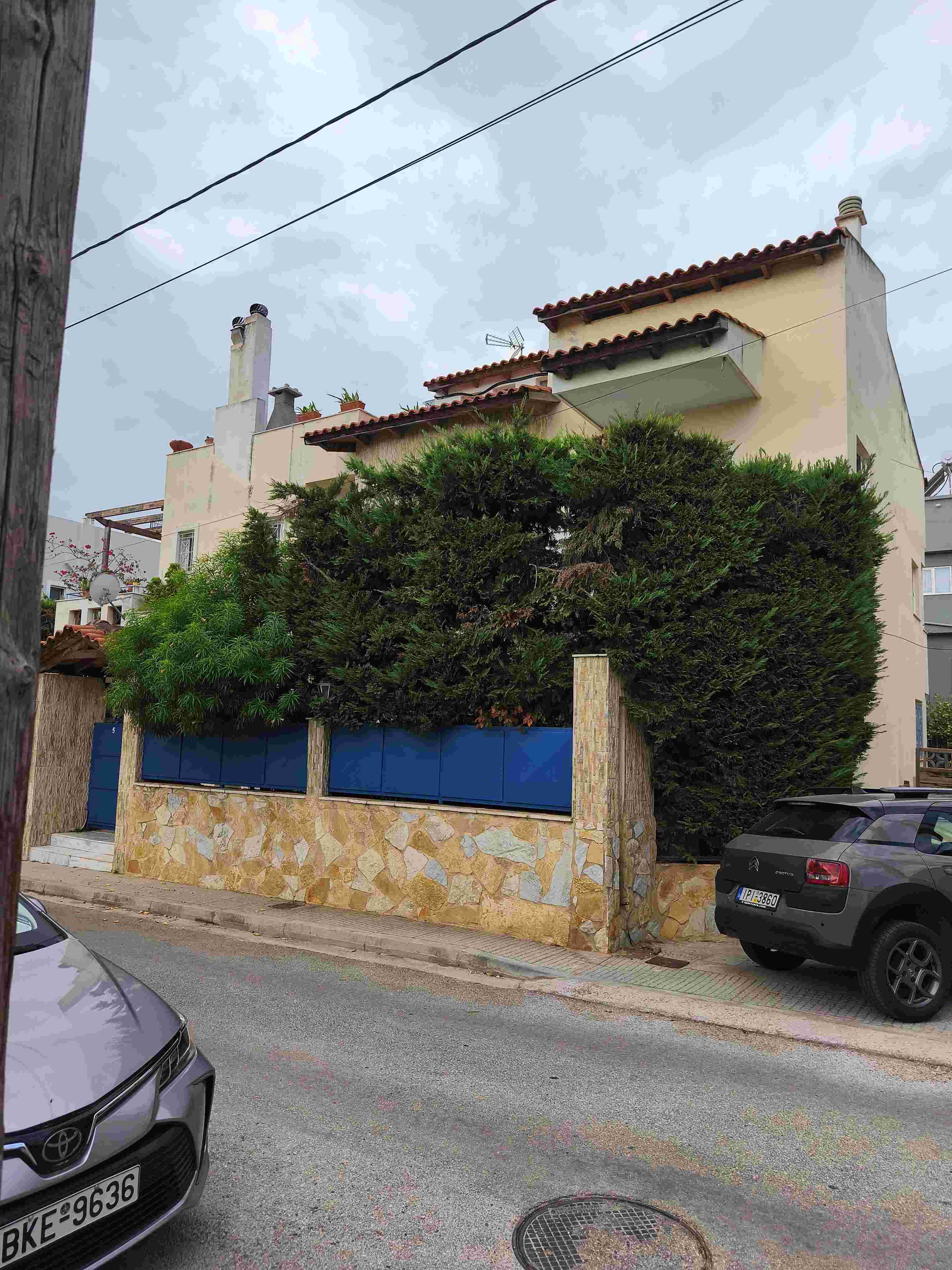 Οικόπεδο με κτίσμα  σε πλειστηριασμό Δήμος Βάρης - Βούλας - Βουλιαγμένης