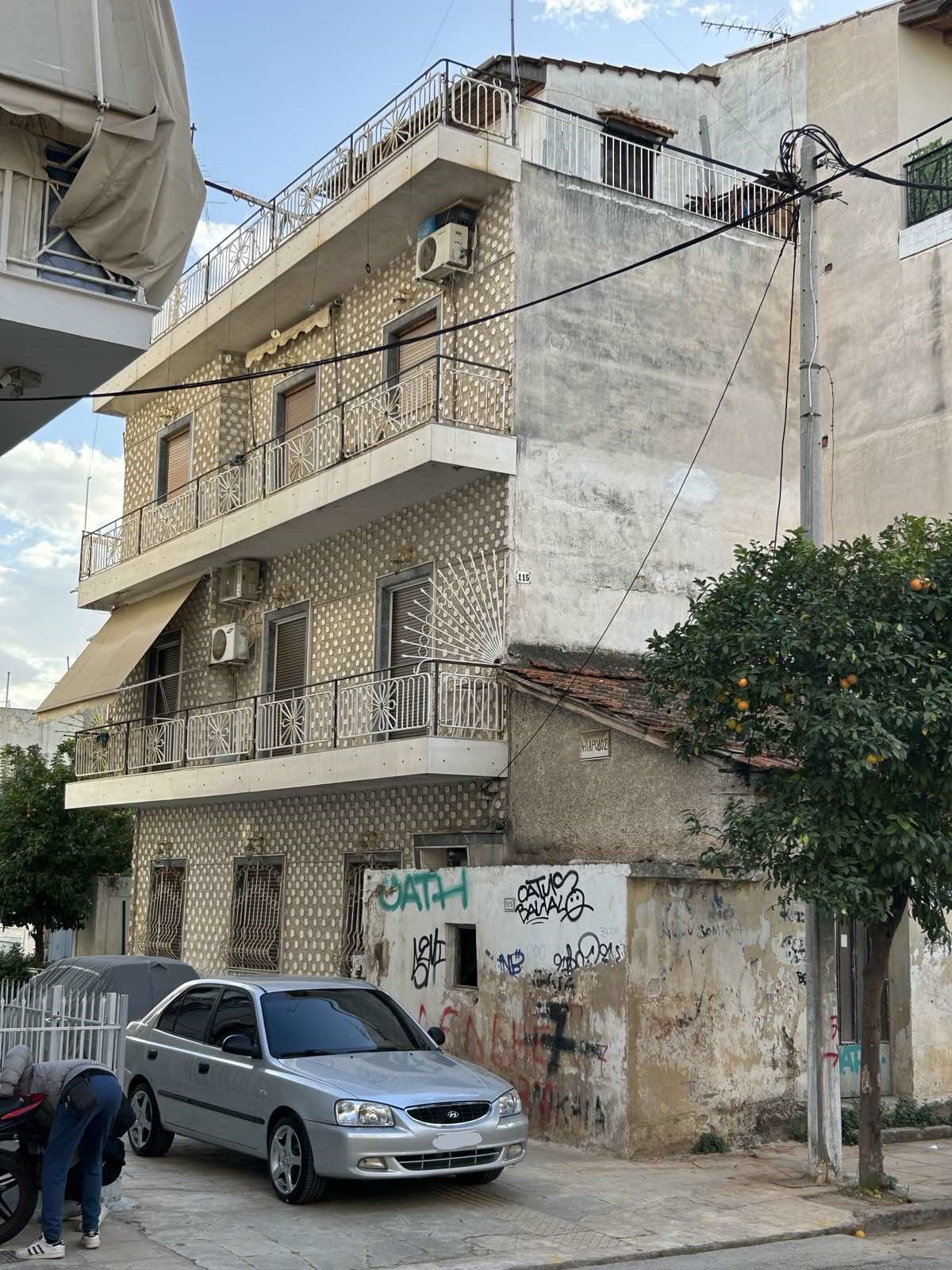 Οικόπεδο με κτίσμα  σε πλειστηριασμό Δήμος Νικαίας - Αγίου Ιωάννου Ρέντη