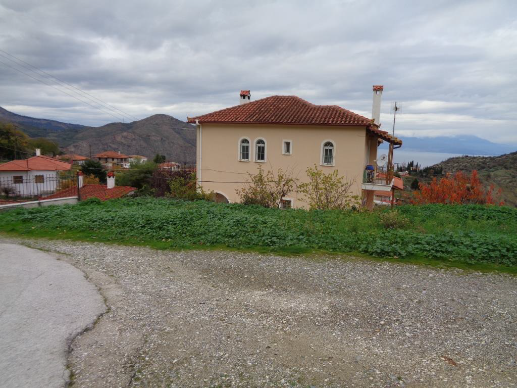 Οικόπεδο με κτίσμα  σε πλειστηριασμό Δήμος Ξυλοκάστρου - Ευρωστίνης