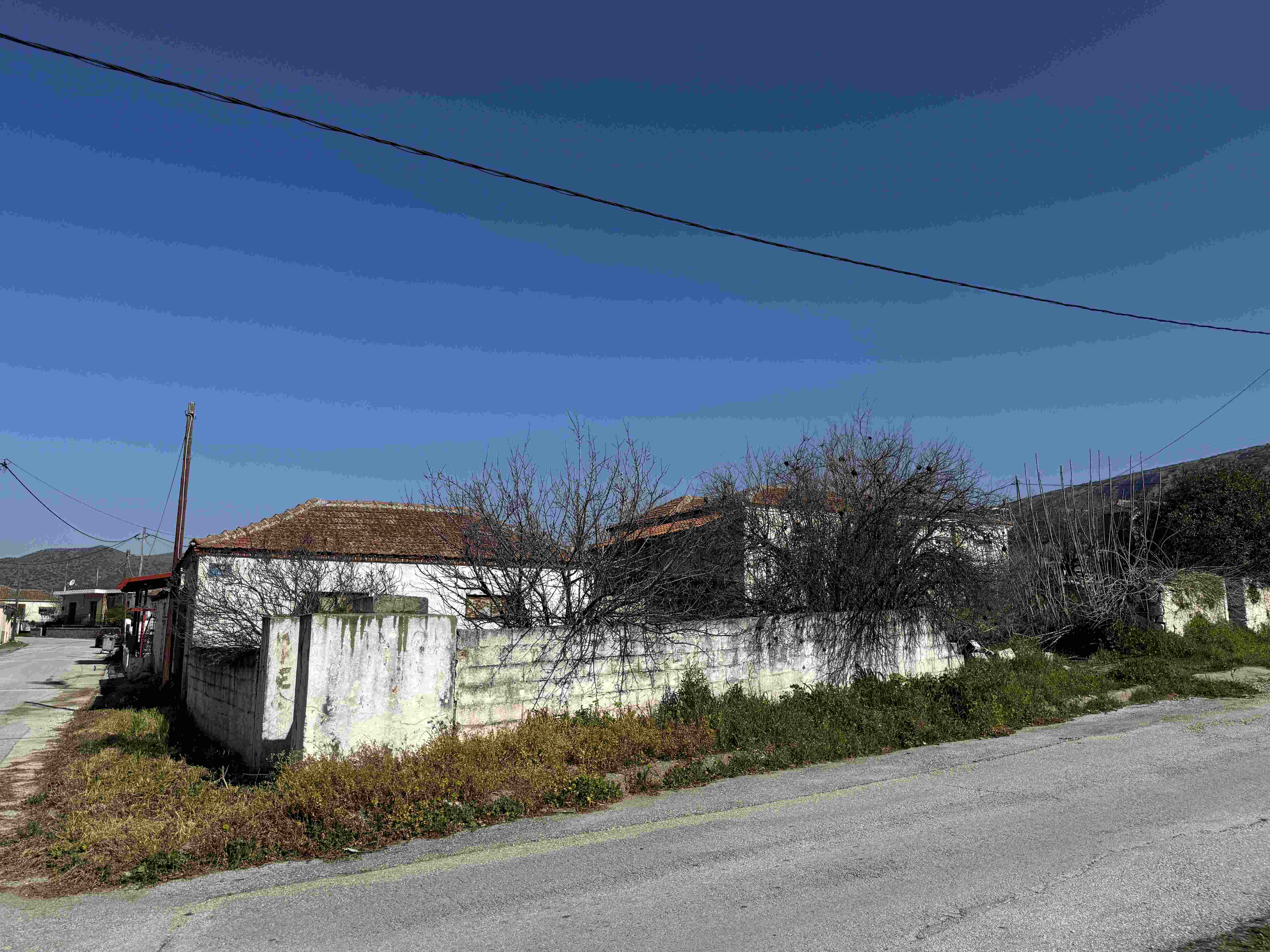 Οικόπεδο με κτίσμα  σε πλειστηριασμό Δήμος Φαρκαδόνας