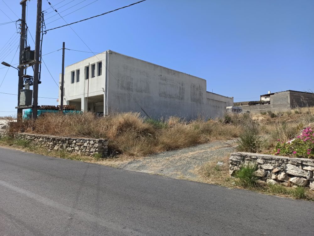 Οικόπεδο με κτίσμα  σε πλειστηριασμό Δήμος Πάρου