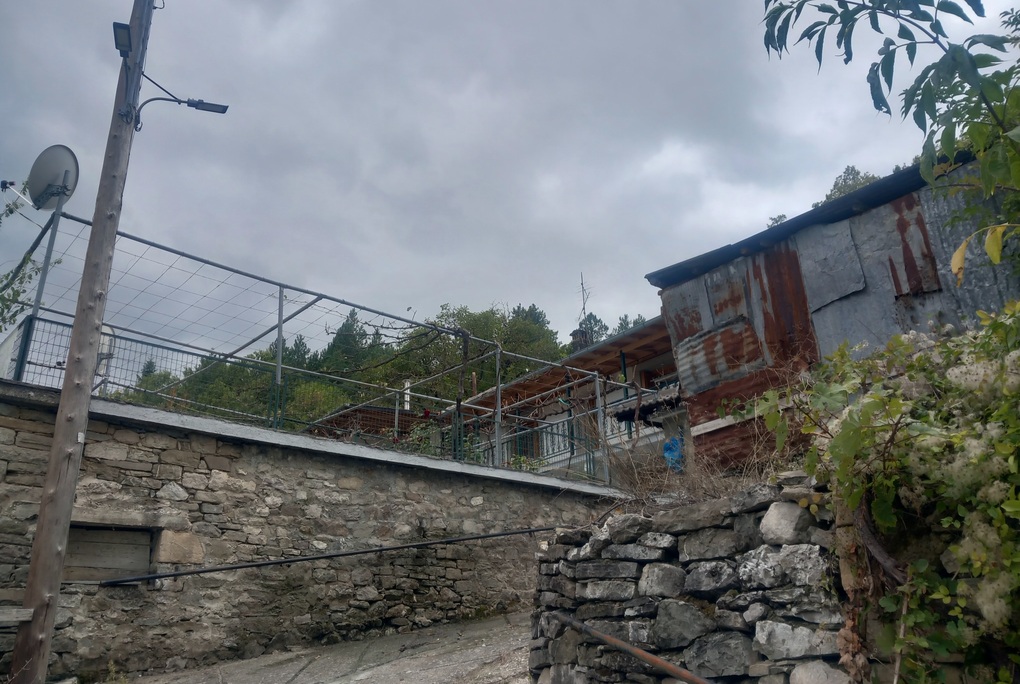 Οικόπεδο με κτίσμα  σε πλειστηριασμό Δήμος Κόνιτσας
