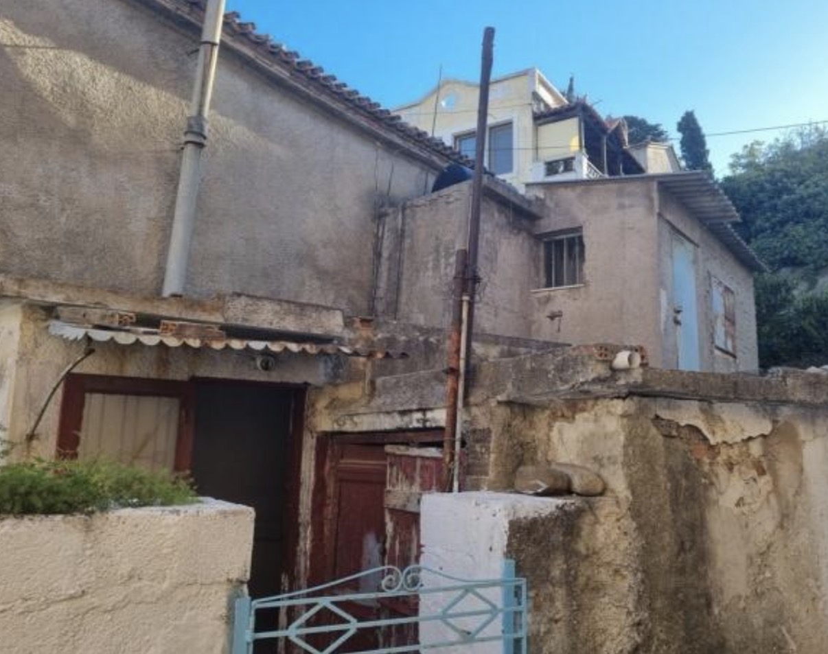 Οικόπεδο με κτίσμα  σε πλειστηριασμό Δήμος Σάμου