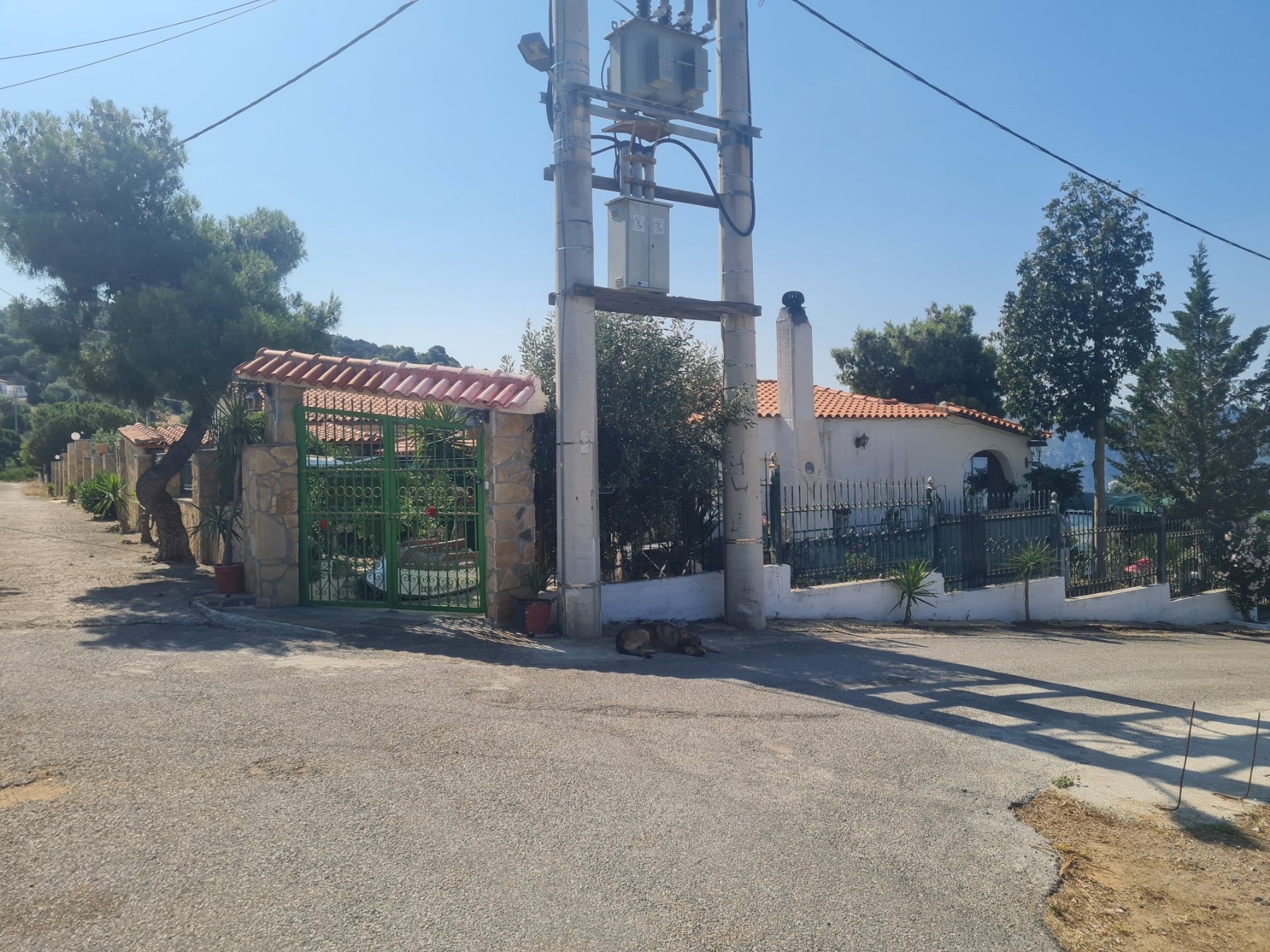 Οικόπεδο με κτίσμα  σε πλειστηριασμό Δήμος Μάνδρας - Ειδυλλίας