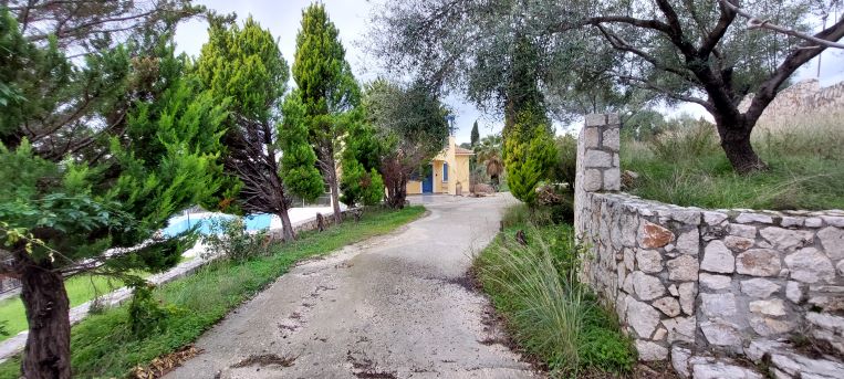 Αγροτεμάχιο με κτίσμα  σε πλειστηριασμό Δήμος Κεφαλονιάς