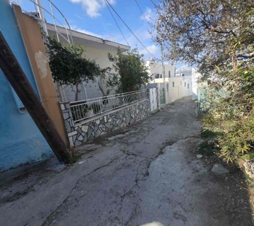 Οικόπεδο με κτίσμα  σε πλειστηριασμό Δήμος Ρόδου