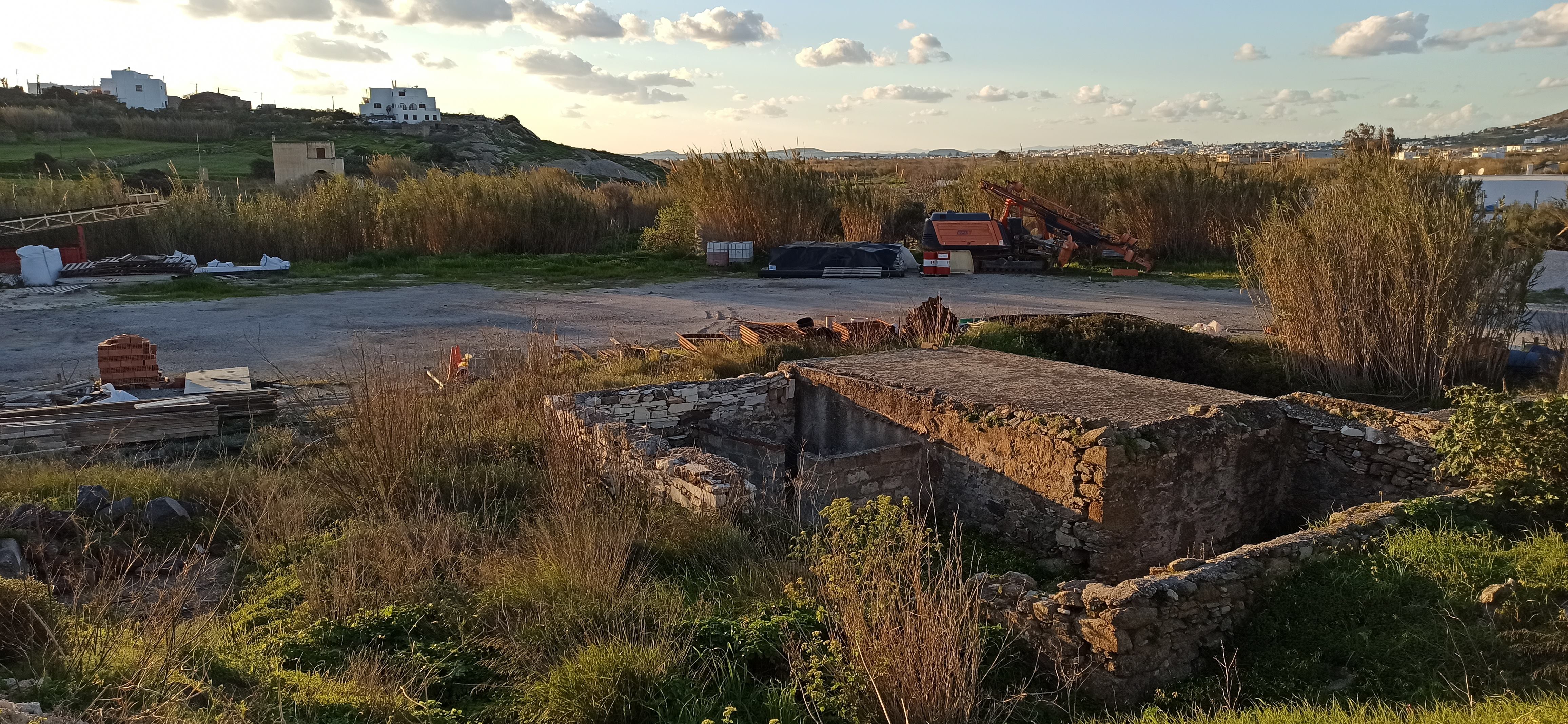 Αγροτεμάχιο με κτίσμα  σε πλειστηριασμό Municipality of Naxos & Small Cyclades