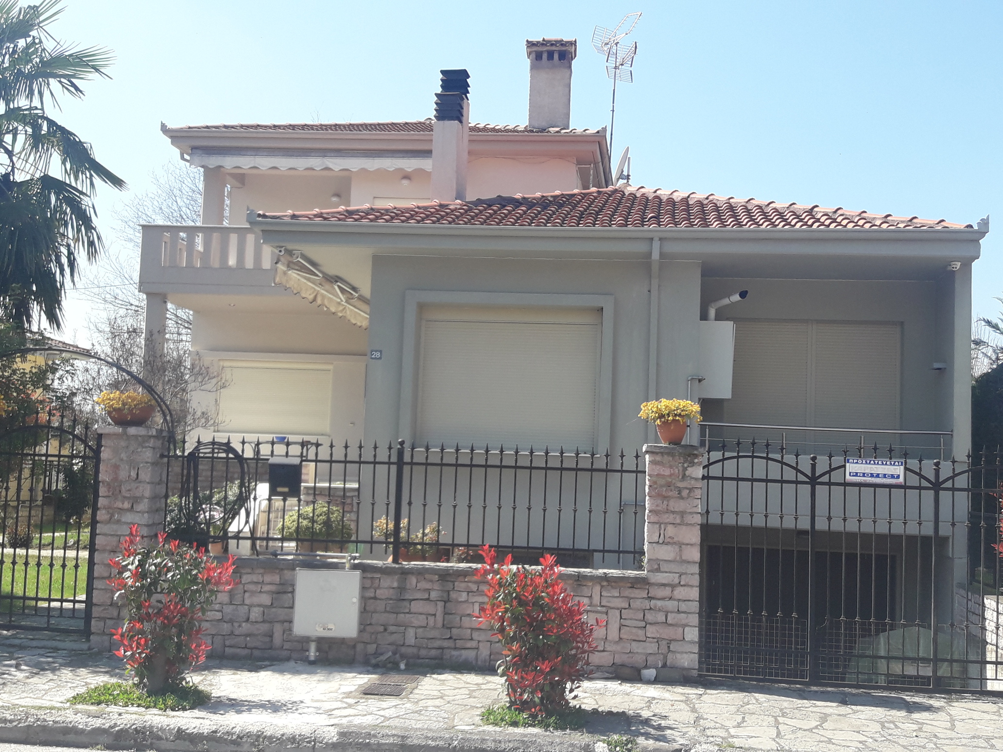 photo1