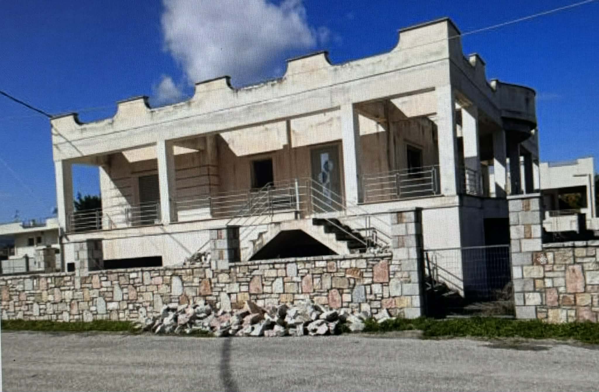 Οικόπεδο με κτίσμα  σε πλειστηριασμό Δήμος Βέλου - Βόχας
