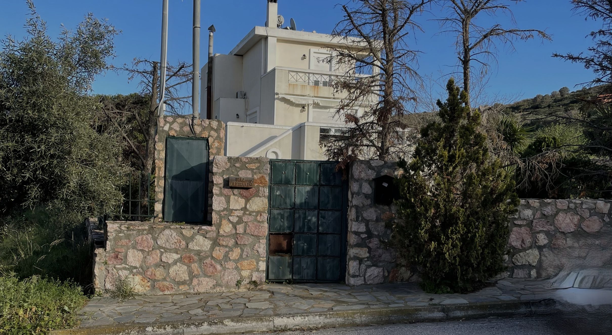 Αγροτεμάχιο με κτίσμα  σε πλειστηριασμό Δήμος Σαρωνικού