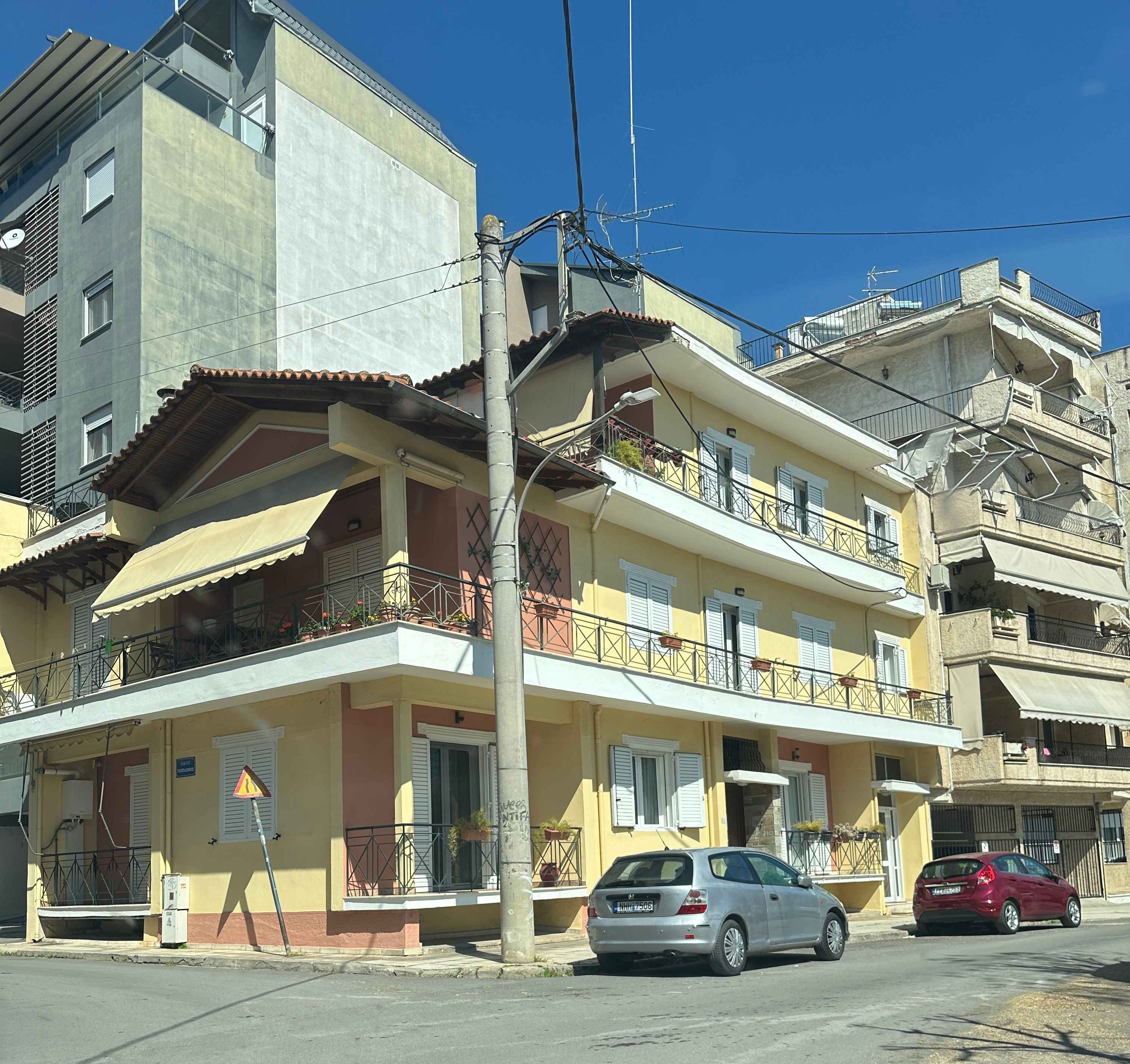 photo1