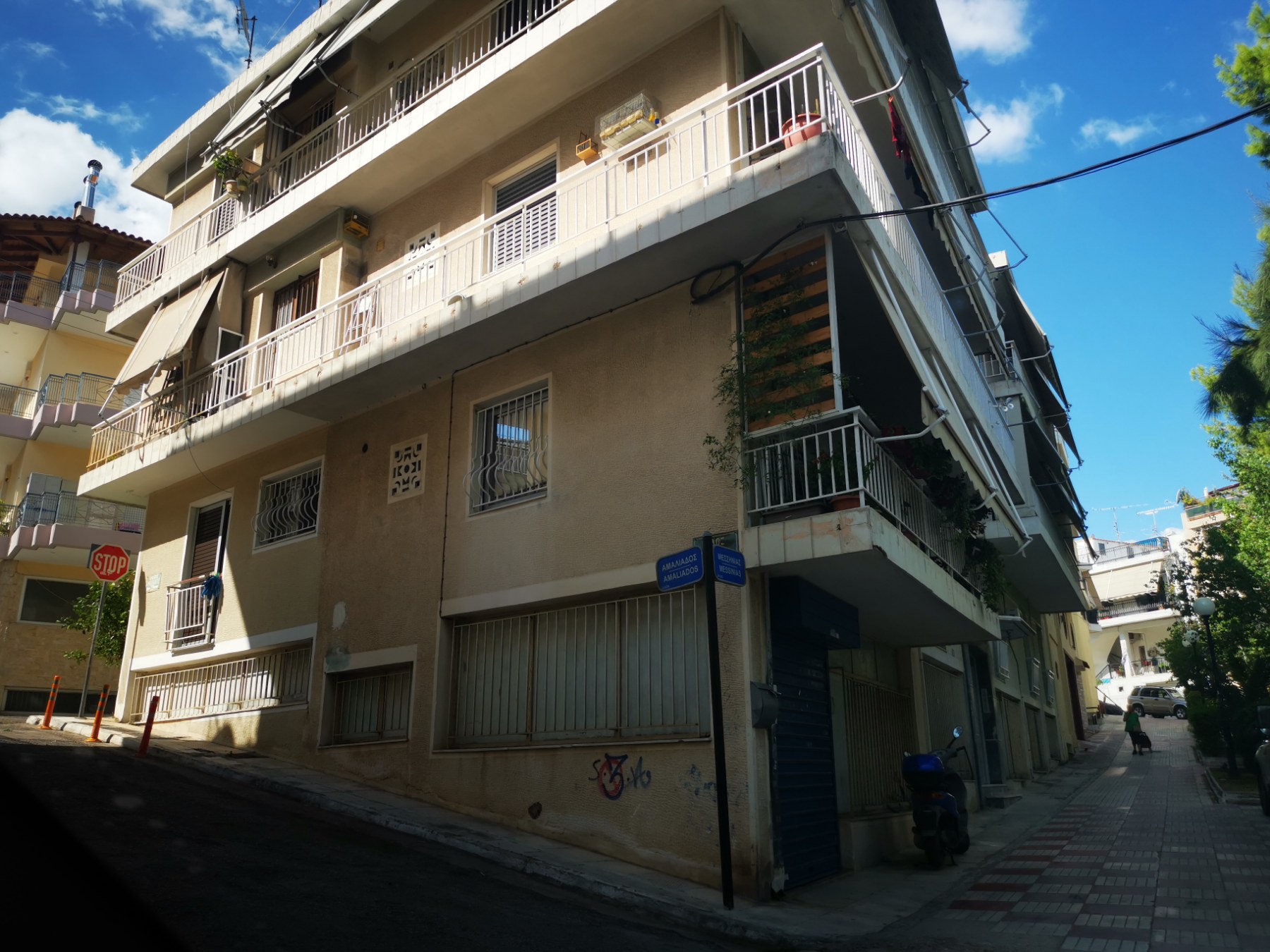 photo1