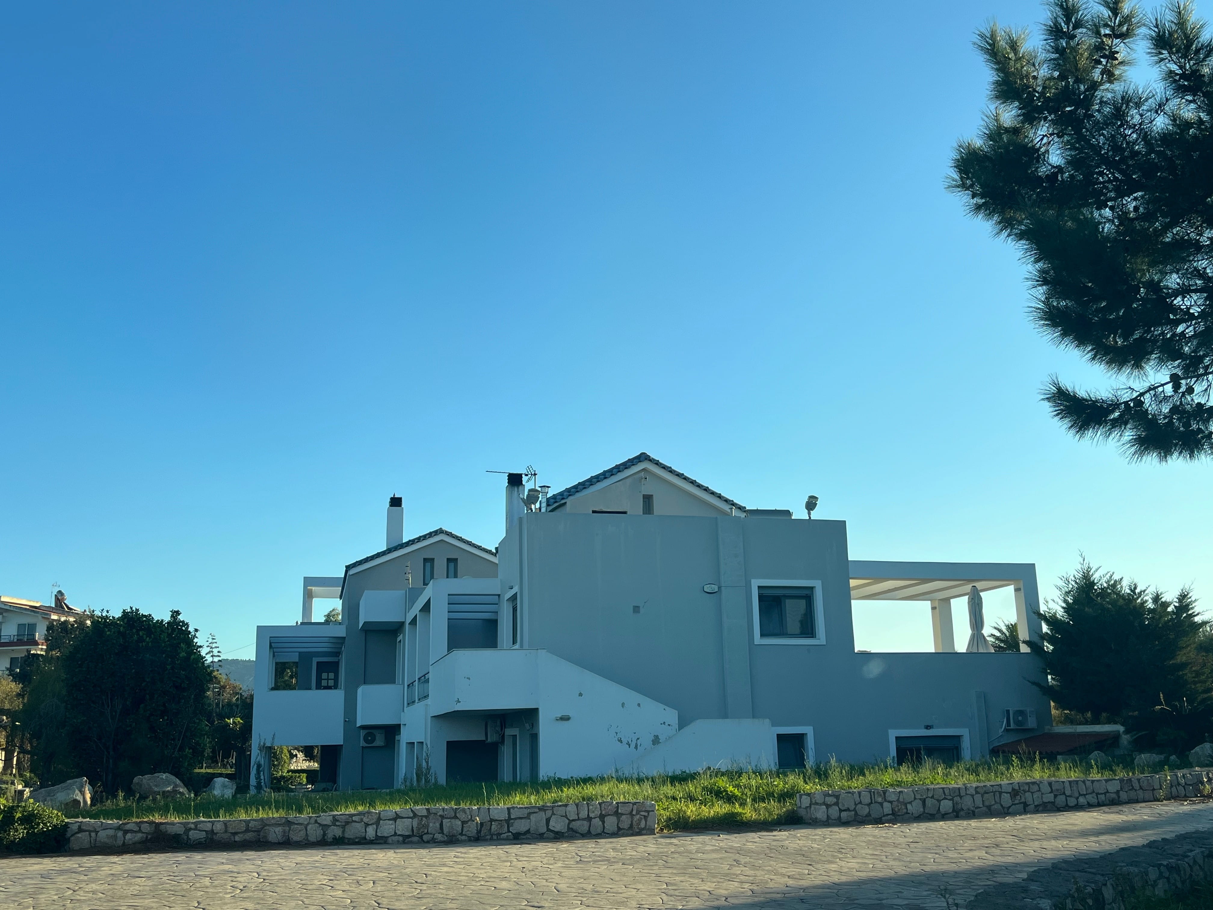 Οικόπεδο με κτίσμα  σε πλειστηριασμό Δήμος Ρόδου