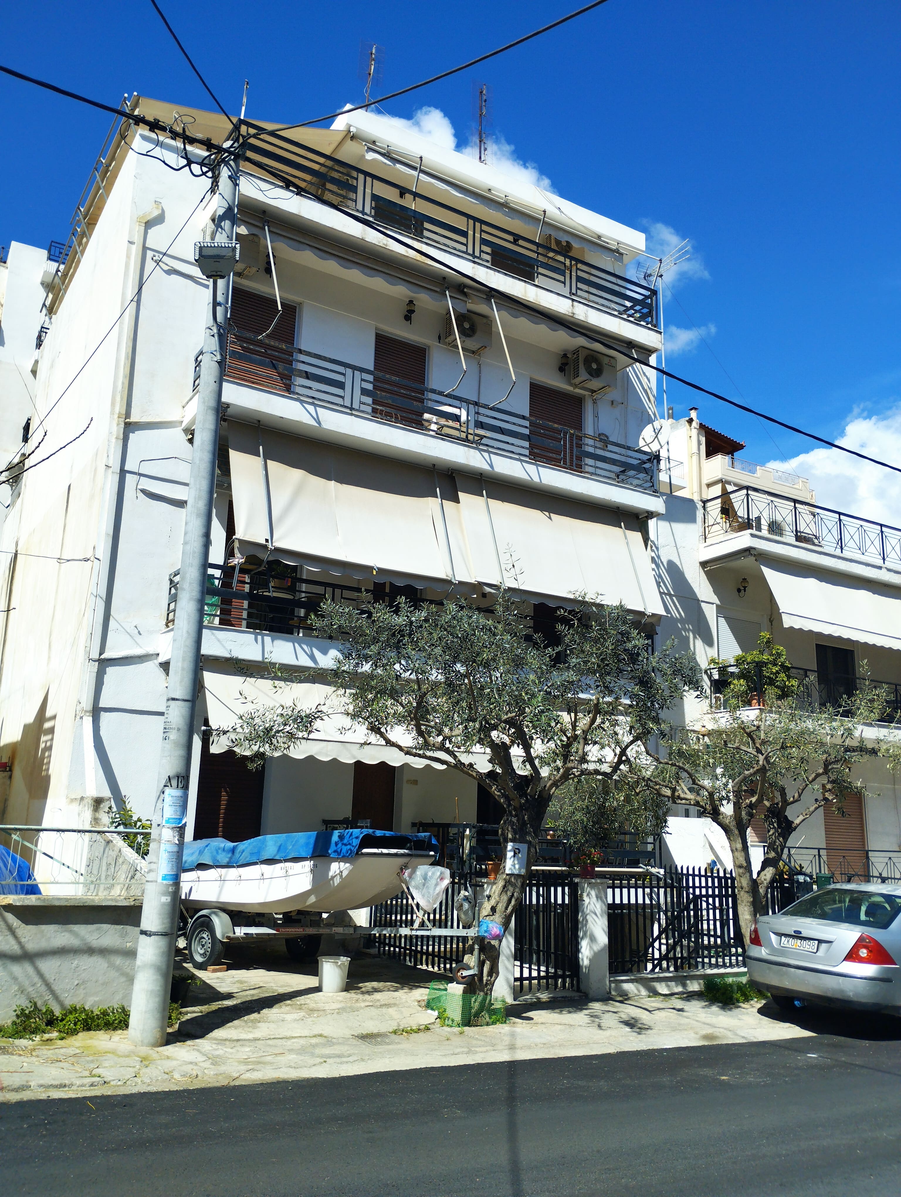 photo1