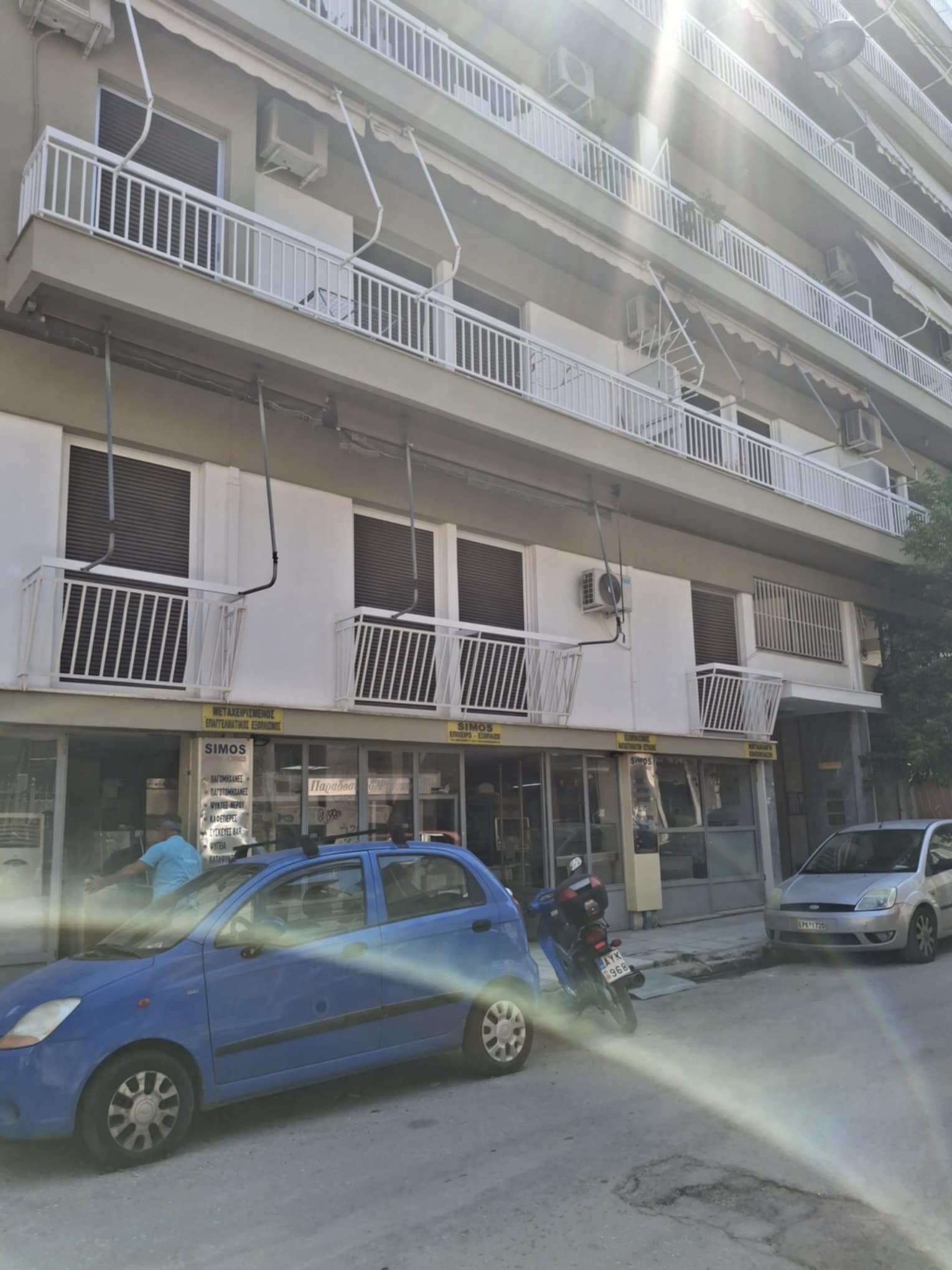 photo1