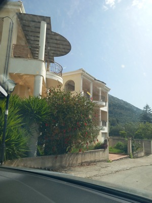 photo1