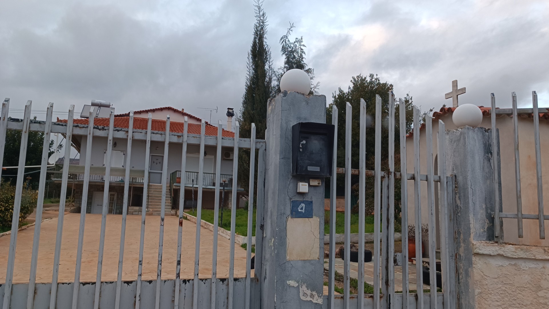 Οικόπεδο με κτίσμα  σε πλειστηριασμό Δήμος Μαραθώνος