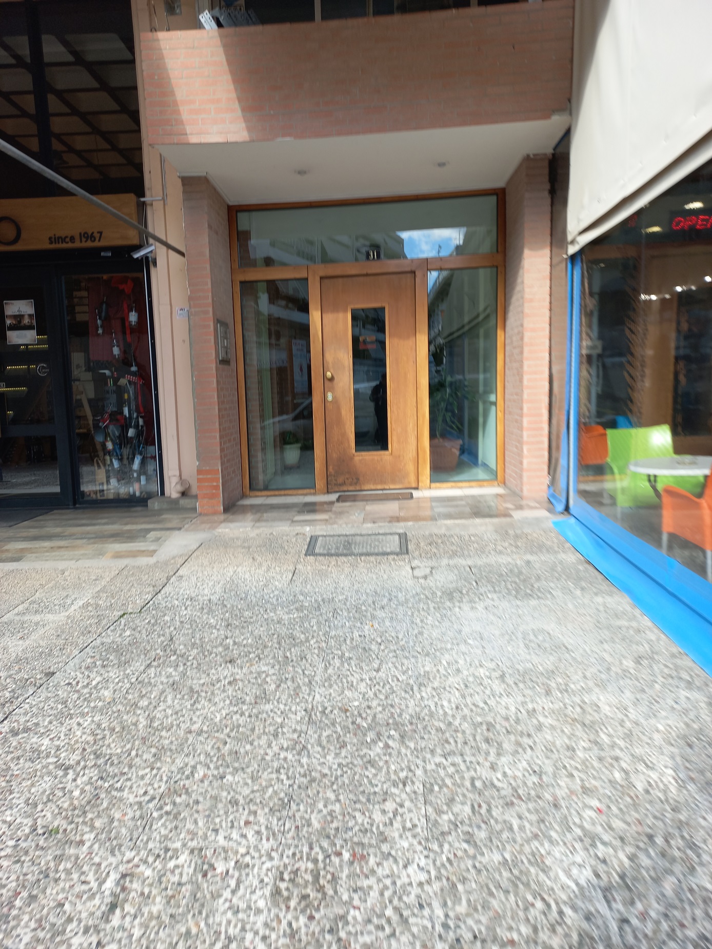 photo1