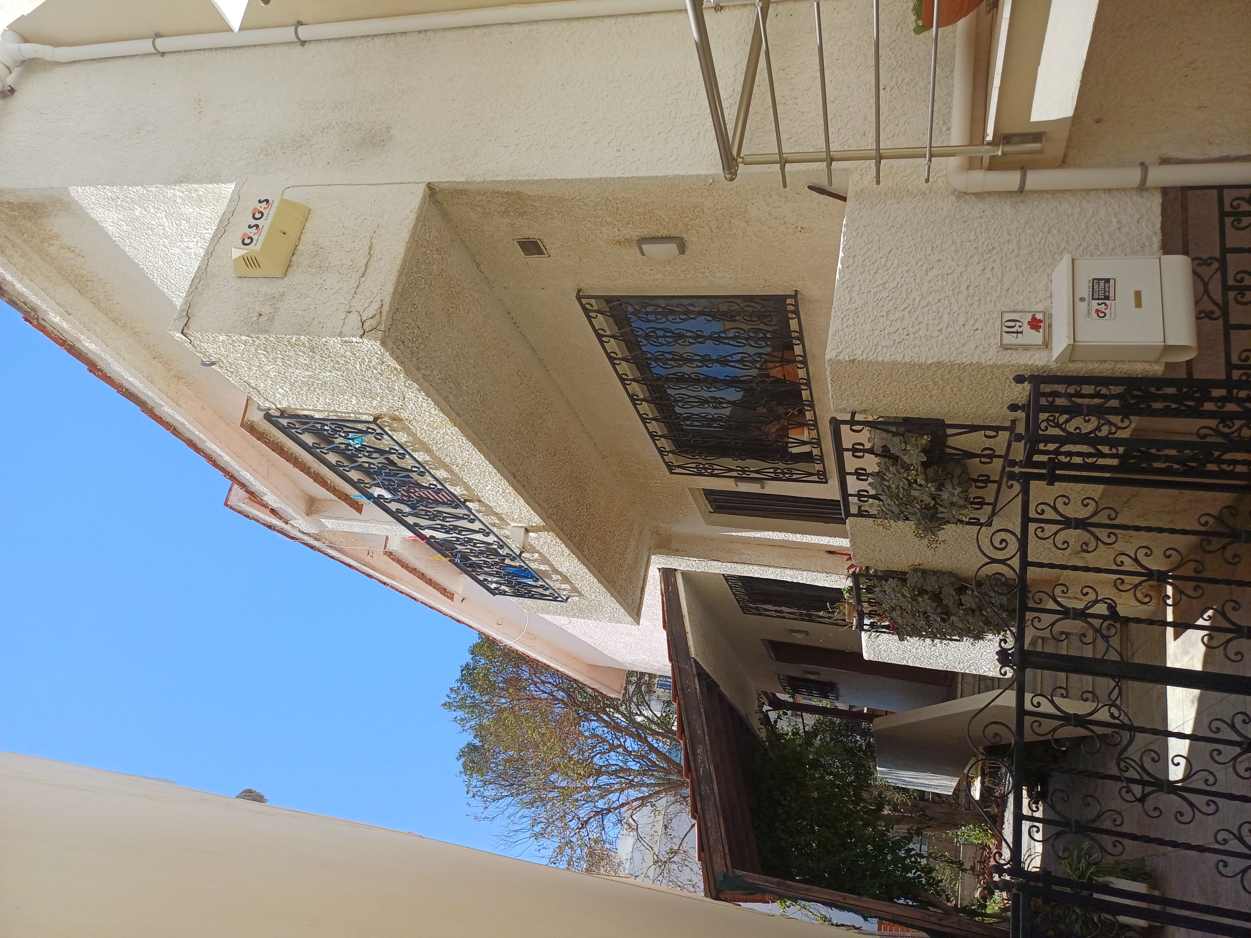 photo1