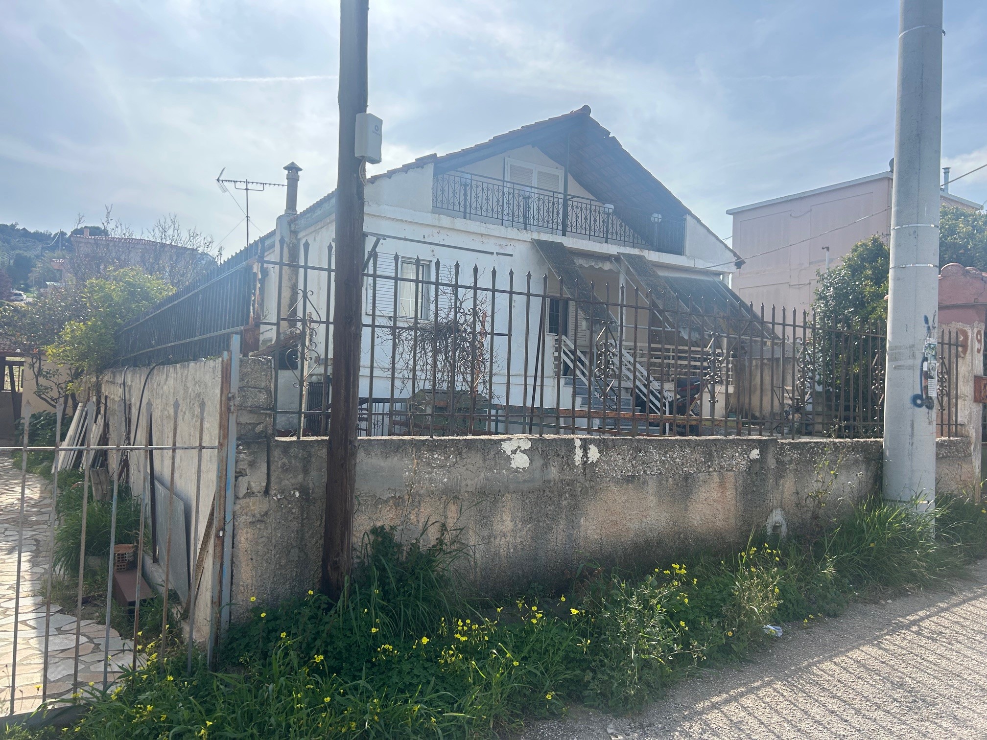 Οικόπεδο με κτίσμα  σε πλειστηριασμό Δήμος Σπάτων - Αρτέμιδος