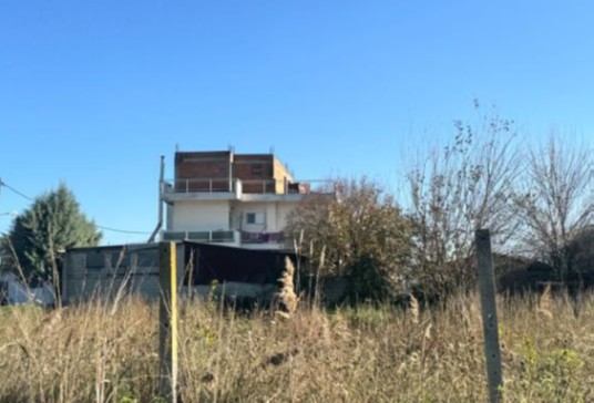Οικόπεδο με κτίσμα  σε πλειστηριασμό Δήμος Λαμιέων