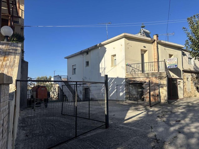 Οικόπεδο με κτίσμα  σε πλειστηριασμό Δήμος Ρεθύμνης