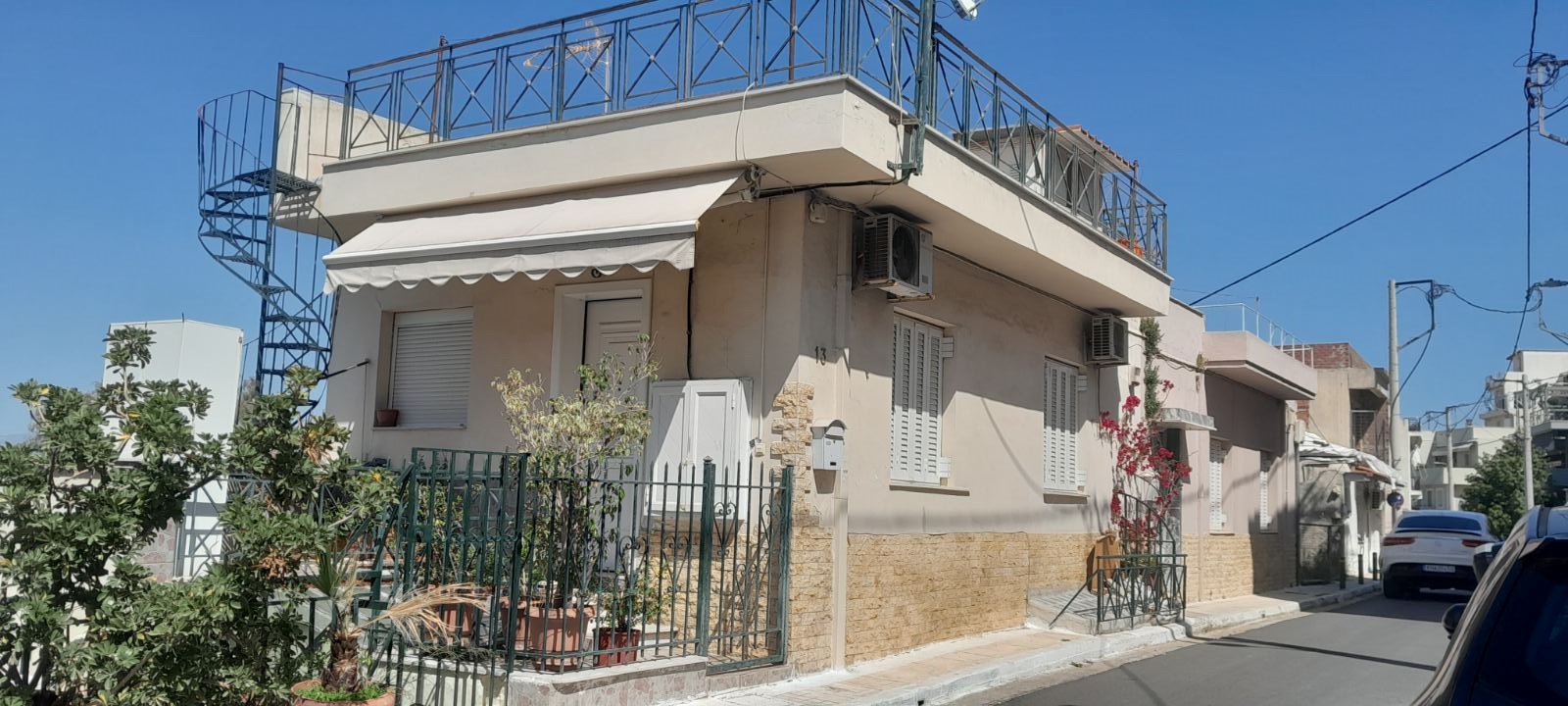 photo1