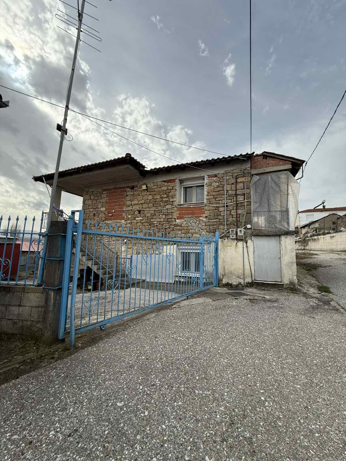 Οικόπεδο με κτίσμα 240 τ.μ. σε πλειστηριασμό Δήμος Καστοριάς
