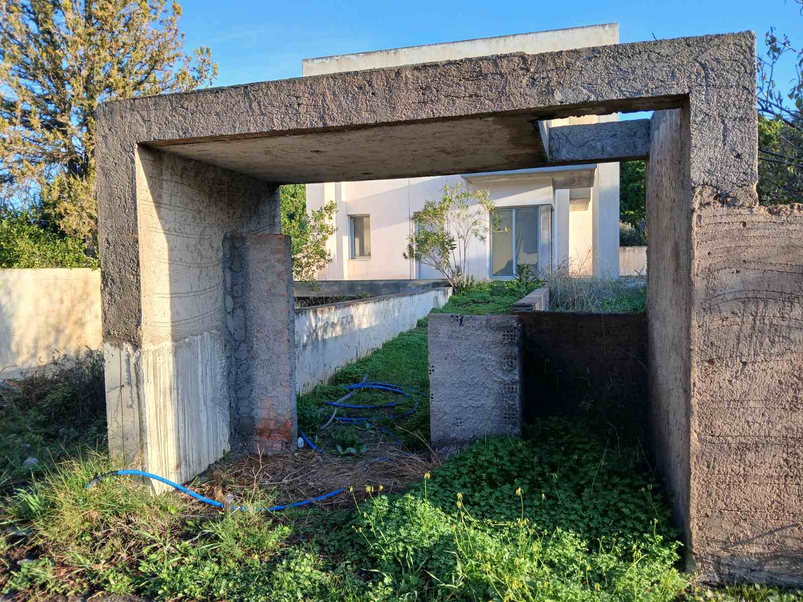 Οικόπεδο με κτίσμα  σε πλειστηριασμό Δήμος Σαρωνικού