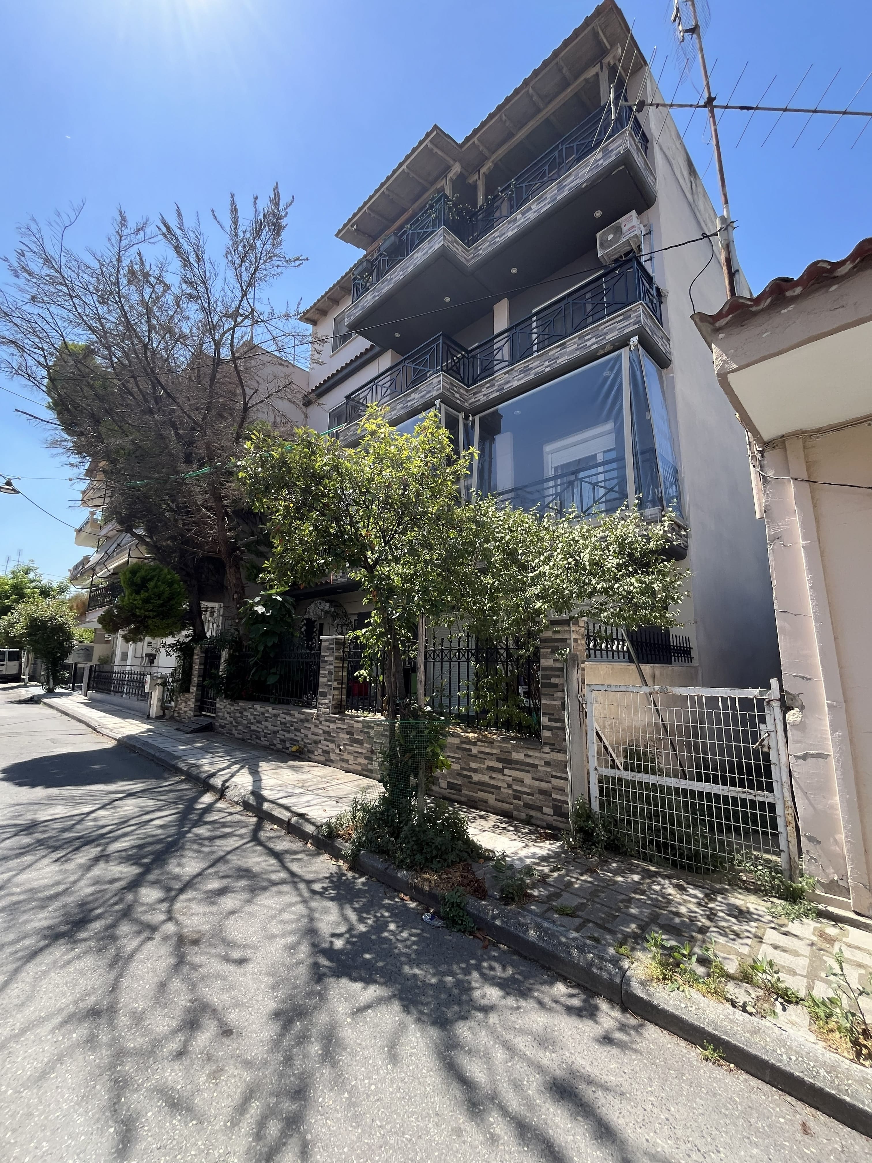 Οικόπεδο με κτίσμα  σε πλειστηριασμό Municipality of Ampelokipi - Menemeni