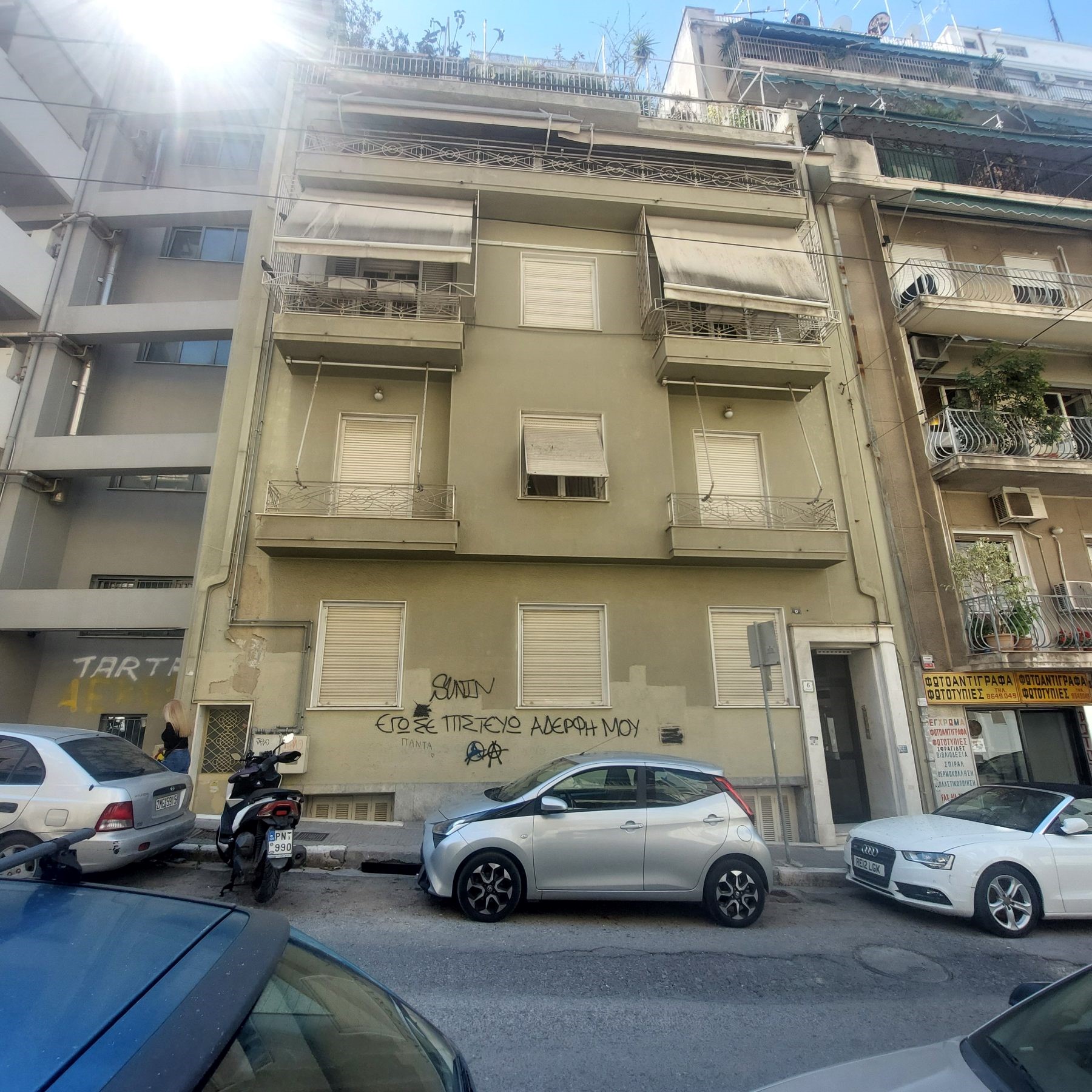 photo1