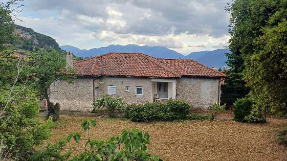 Οικόπεδο με κτίσμα  σε πλειστηριασμό Municipality of Sikyonia