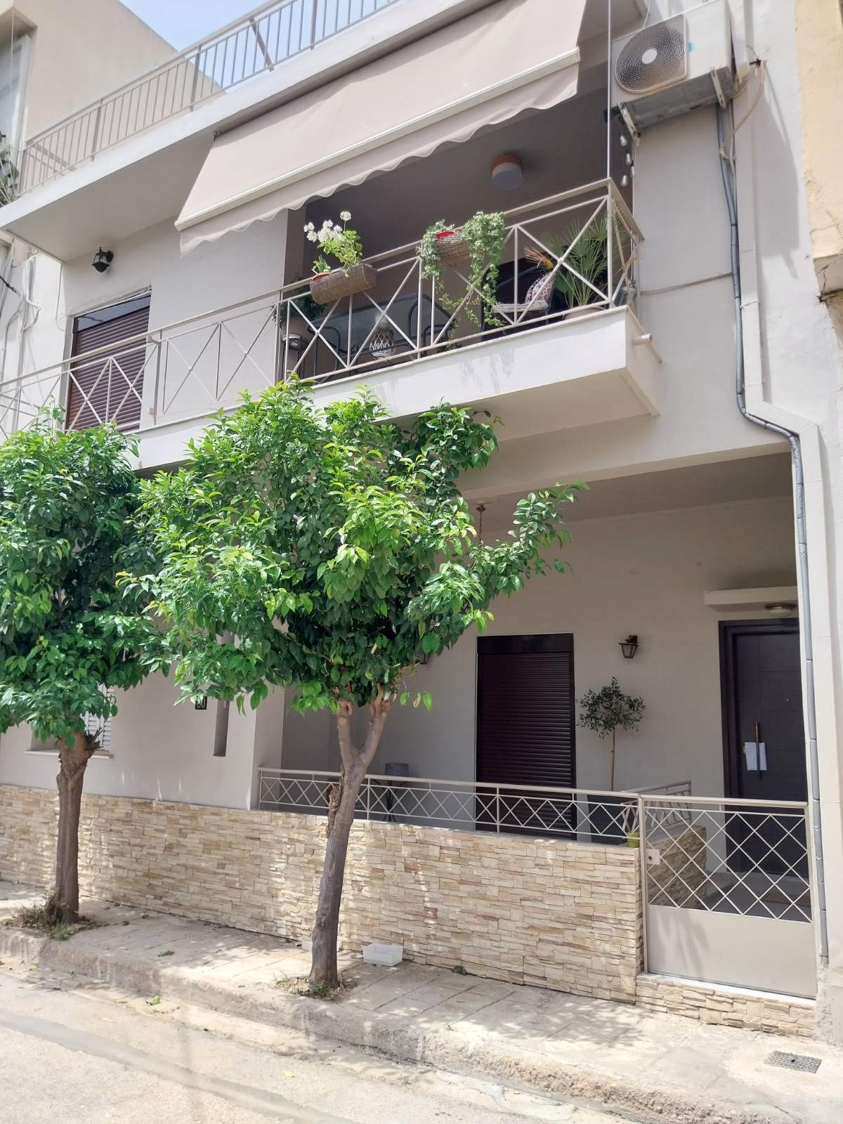 photo1
