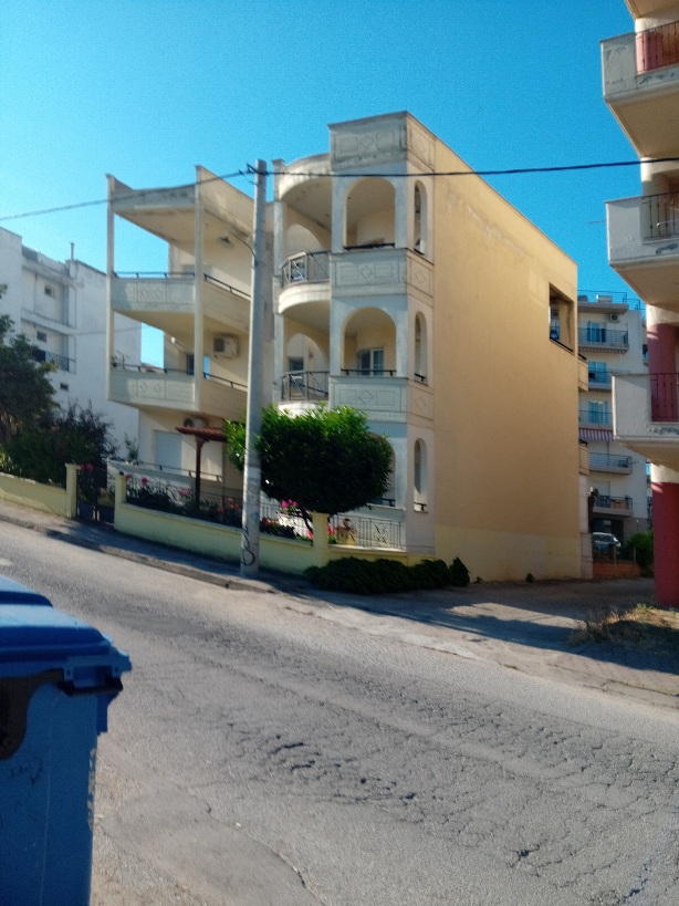 photo1