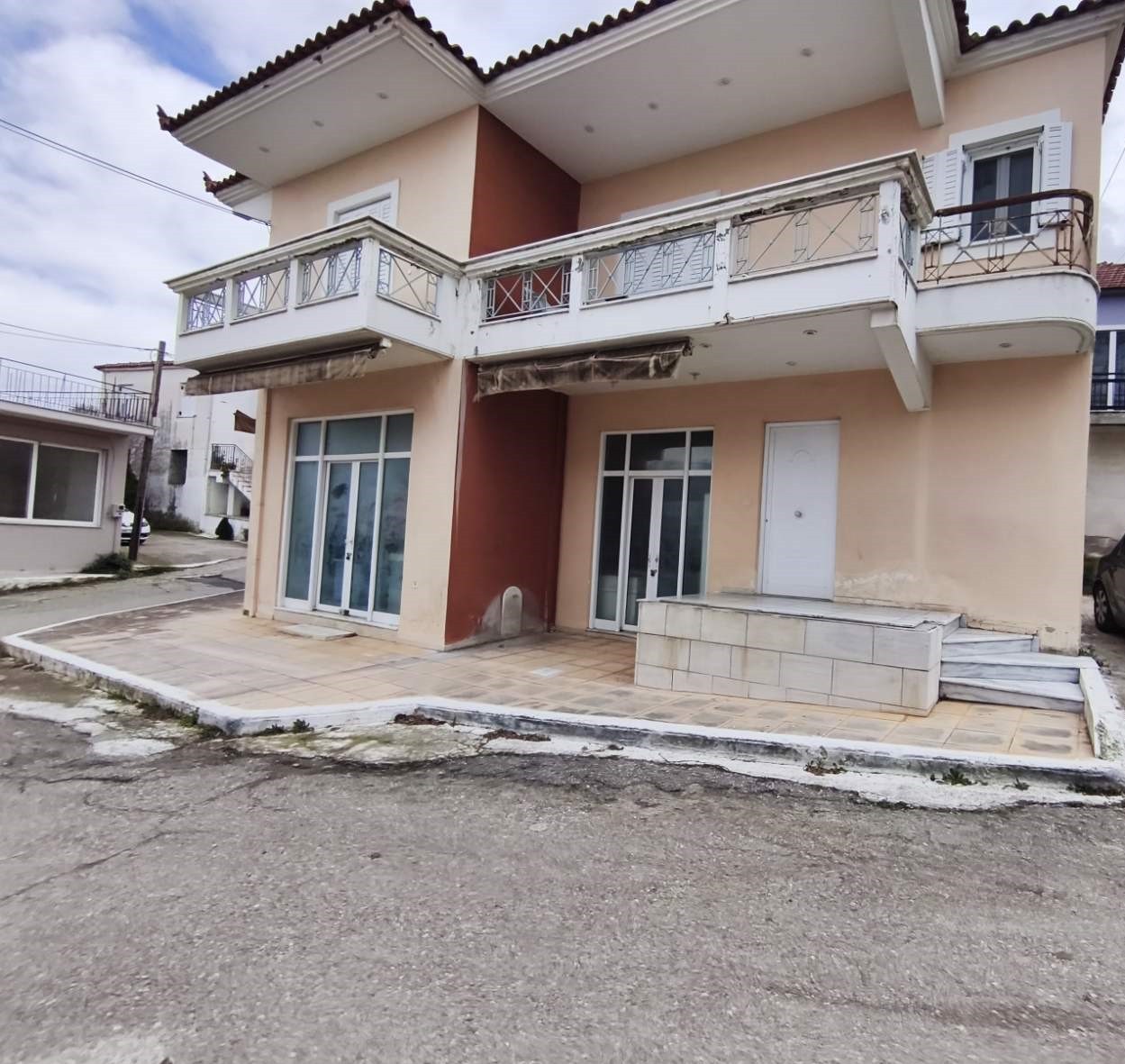 photo1