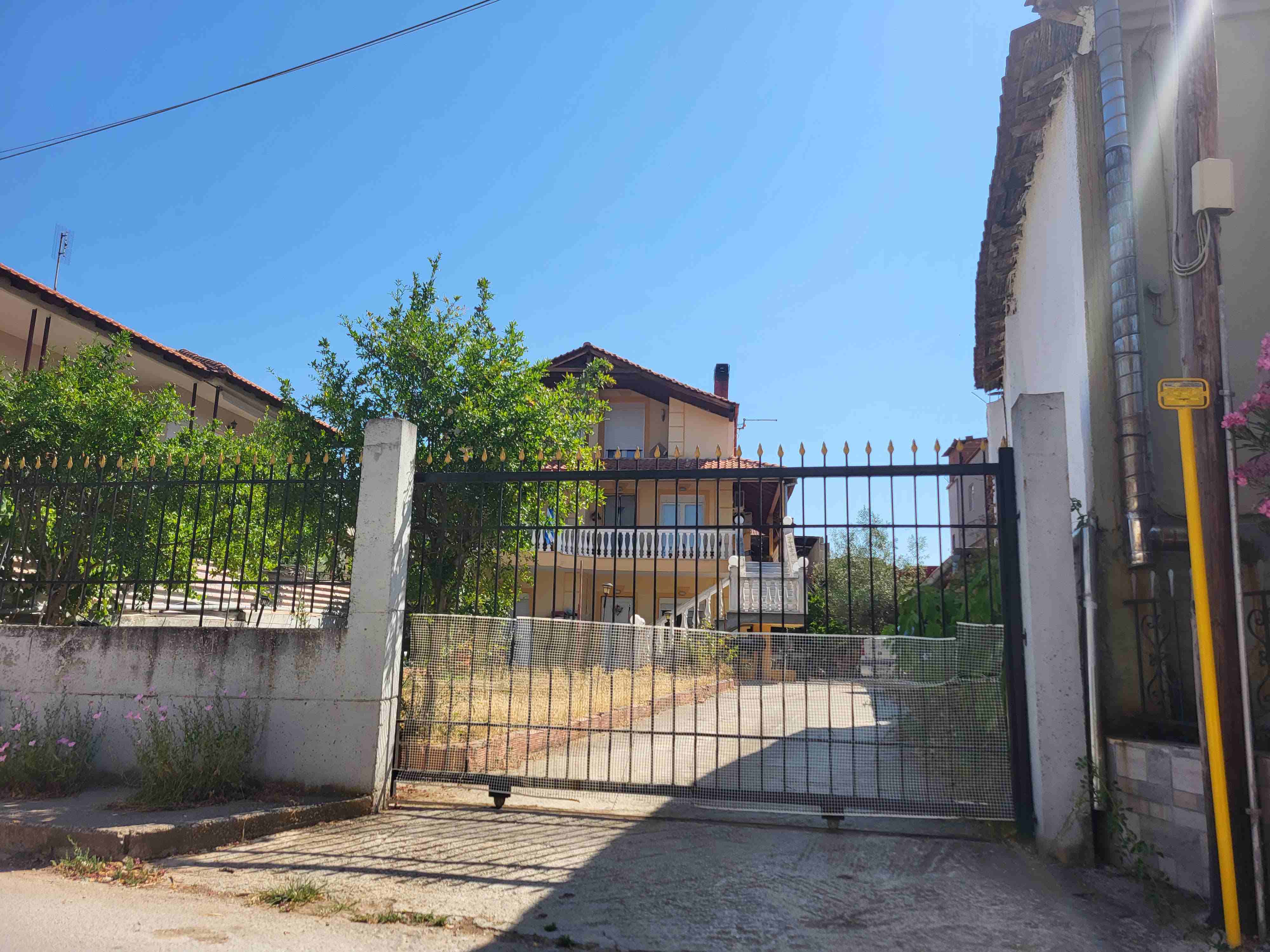 Οικόπεδο με κτίσμα  σε πλειστηριασμό Δήμος Ωραιοκάστρου