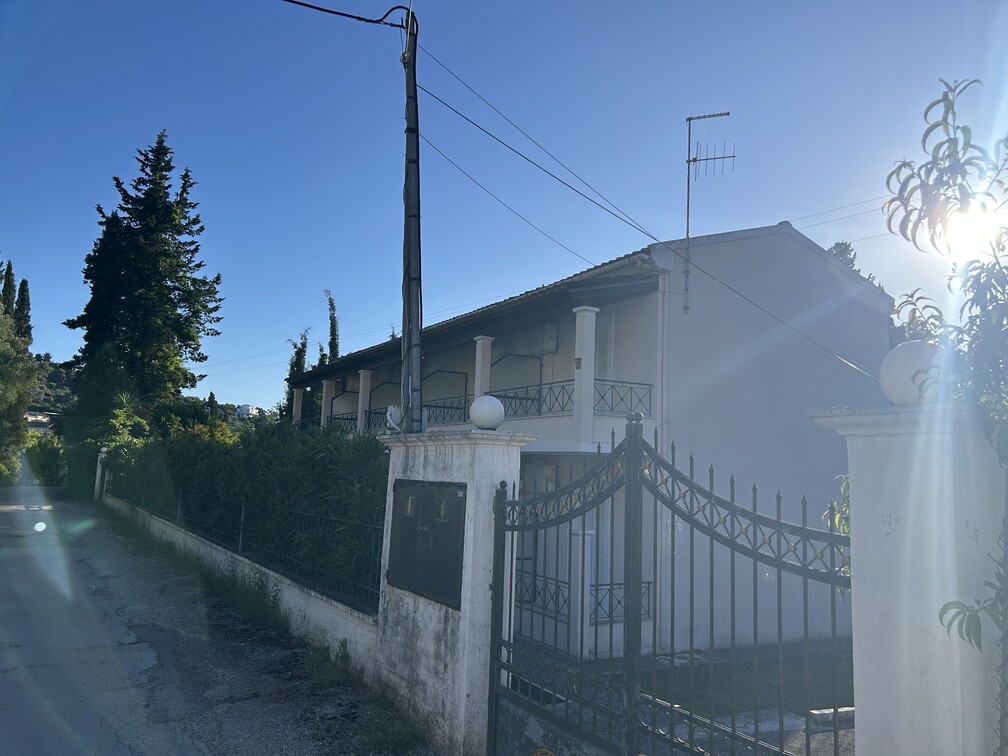 photo1